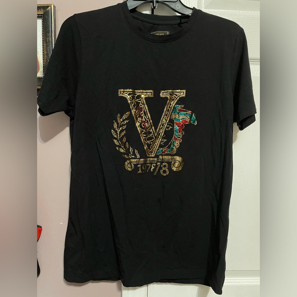Versace T-shirt, size medium made an Italy
